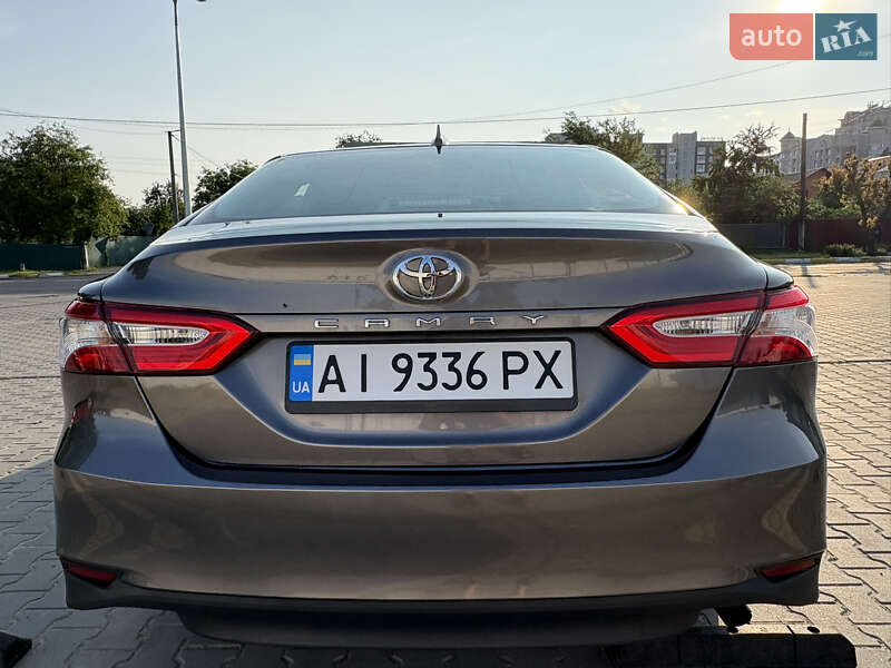 Седан Toyota Camry 2019 в Киеве