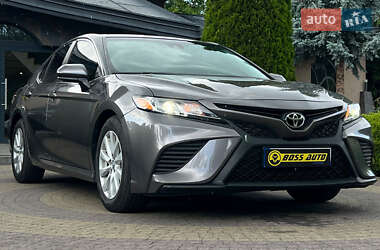 Седан Toyota Camry 2018 в Львове