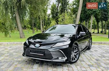 Седан Toyota Camry 2023 в Киеве