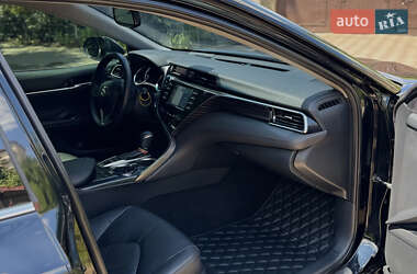 Седан Toyota Camry 2017 в 