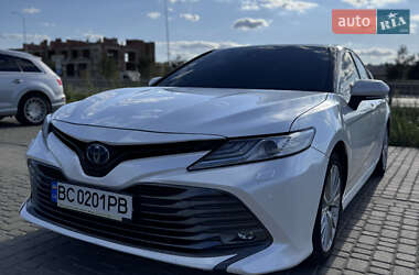 Седан Toyota Camry 2019 в Львове
