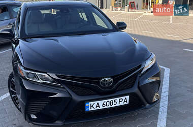 Седан Toyota Camry 2018 в Киеве
