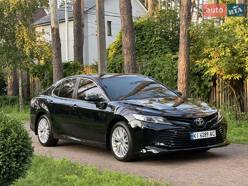Седан Toyota Camry 2017 в Києві