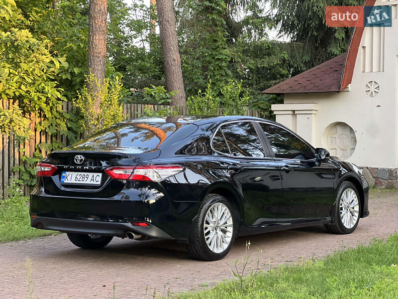 Седан Toyota Camry 2017 в Києві