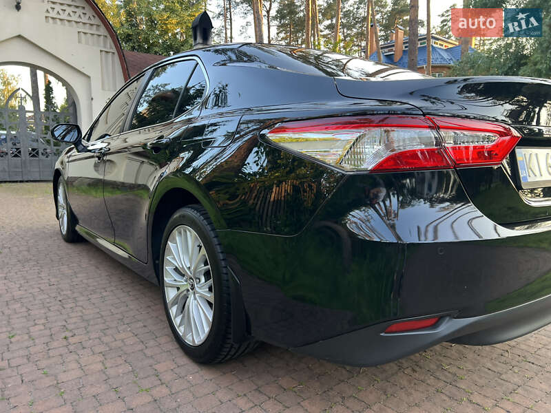 Седан Toyota Camry 2017 в Києві