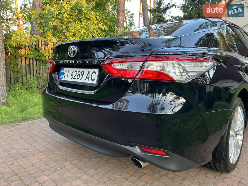 Седан Toyota Camry 2017 в Києві