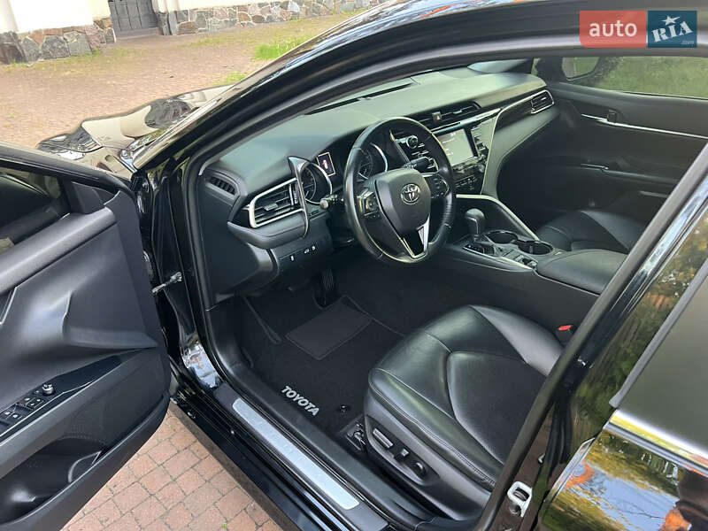 Седан Toyota Camry 2017 в Києві
