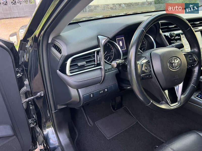 Седан Toyota Camry 2017 в Києві