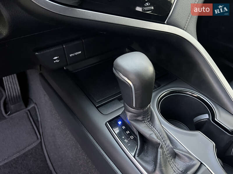 Седан Toyota Camry 2017 в Києві