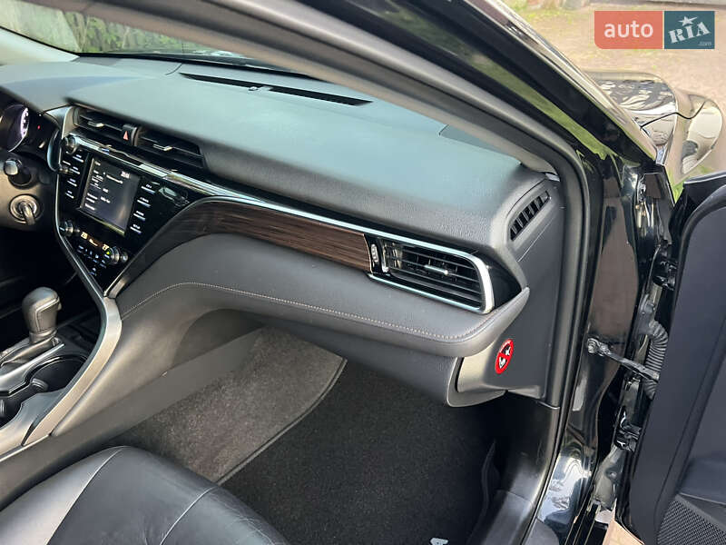 Седан Toyota Camry 2017 в Києві