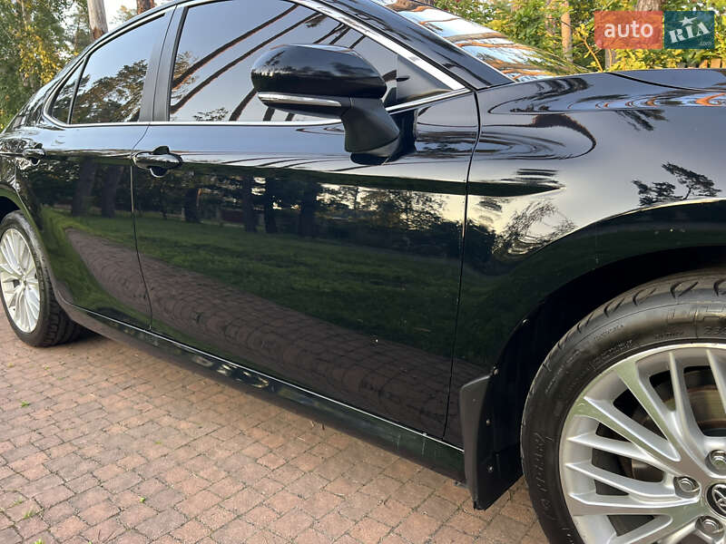 Седан Toyota Camry 2017 в Києві