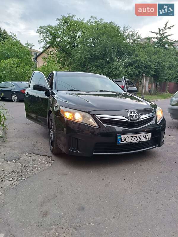 Седан Toyota Camry 2010 в Львові