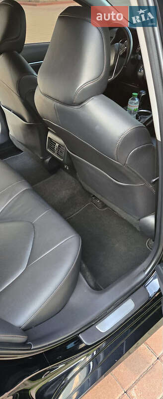 Седан Toyota Camry 2019 в Києві