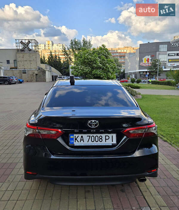 Седан Toyota Camry 2019 в Києві