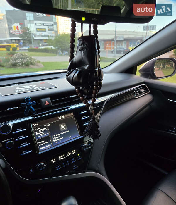 Седан Toyota Camry 2019 в Києві