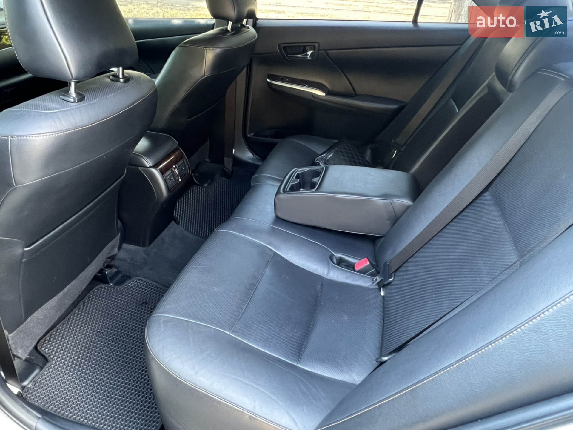 2016 Toyota Camry - мініатюра 19