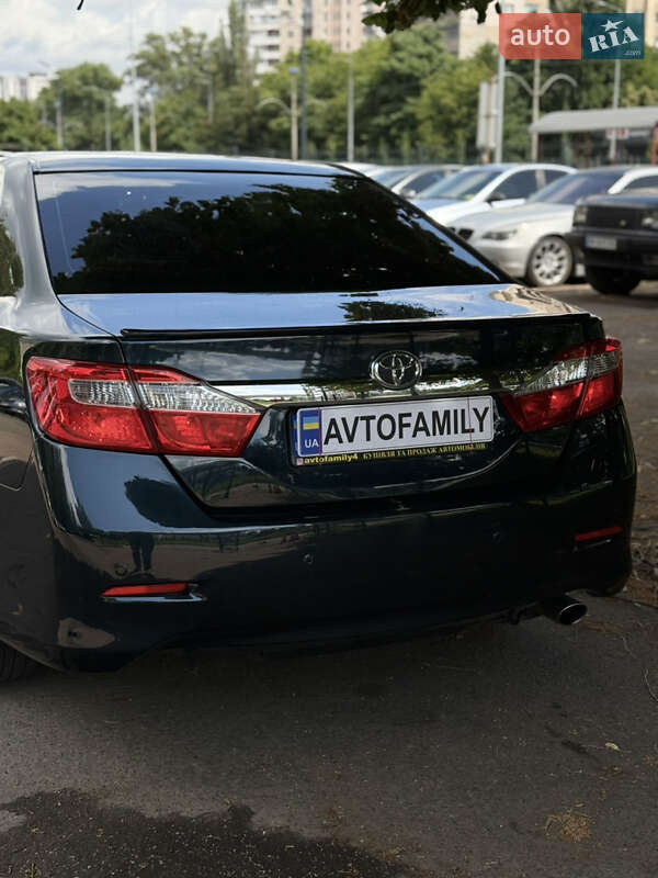 Седан Toyota Camry 2012 в Киеве
