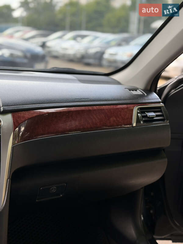 Седан Toyota Camry 2012 в Киеве