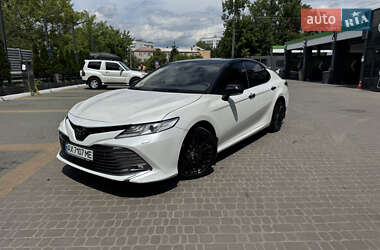 Седан Toyota Camry 2018 в Харькове