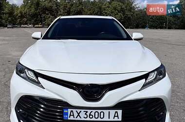 Седан Toyota Camry 2018 в Лозовій