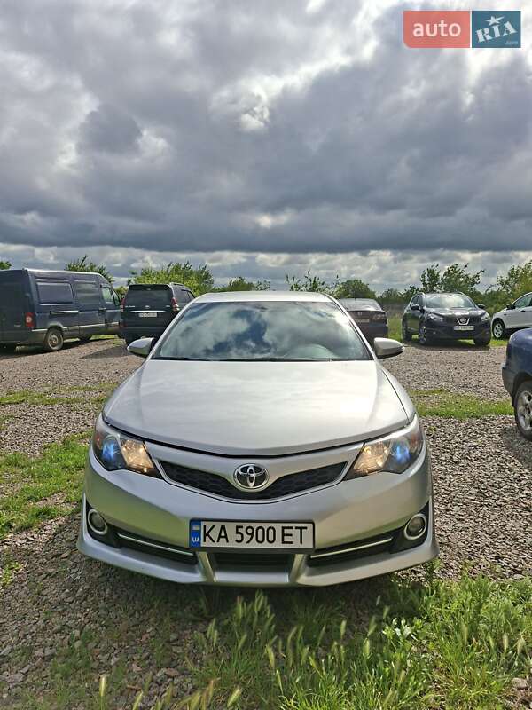 Седан Toyota Camry 2014 в Первомайську