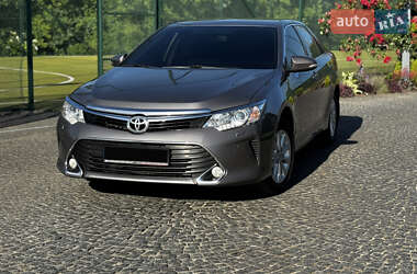 Седан Toyota Camry 2016 в Львові