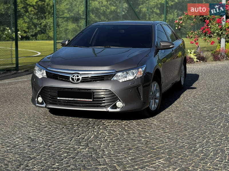Toyota Camry 2016