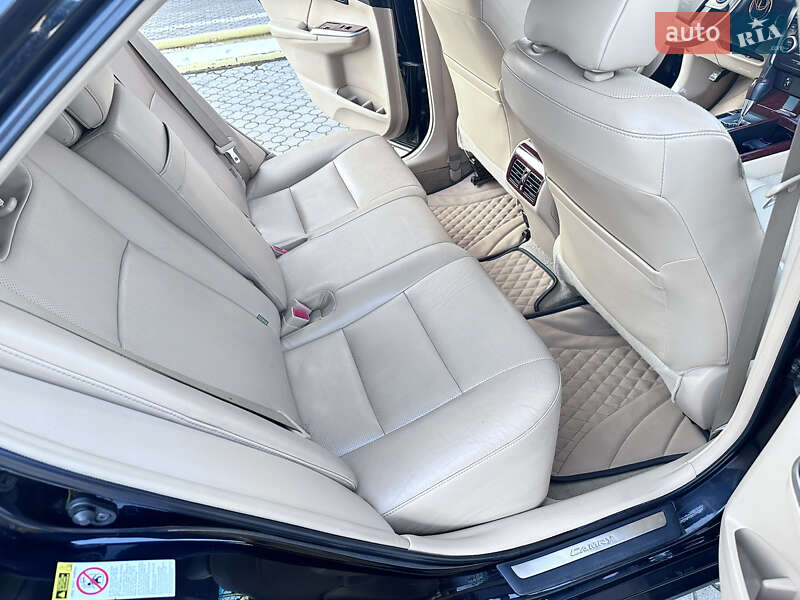 Седан Toyota Camry 2012 в Чернівцях