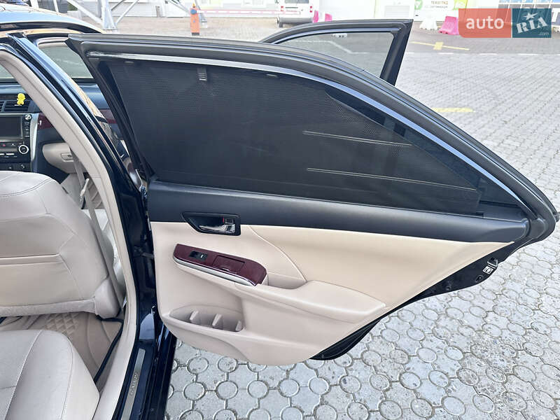 Седан Toyota Camry 2012 в Чернівцях