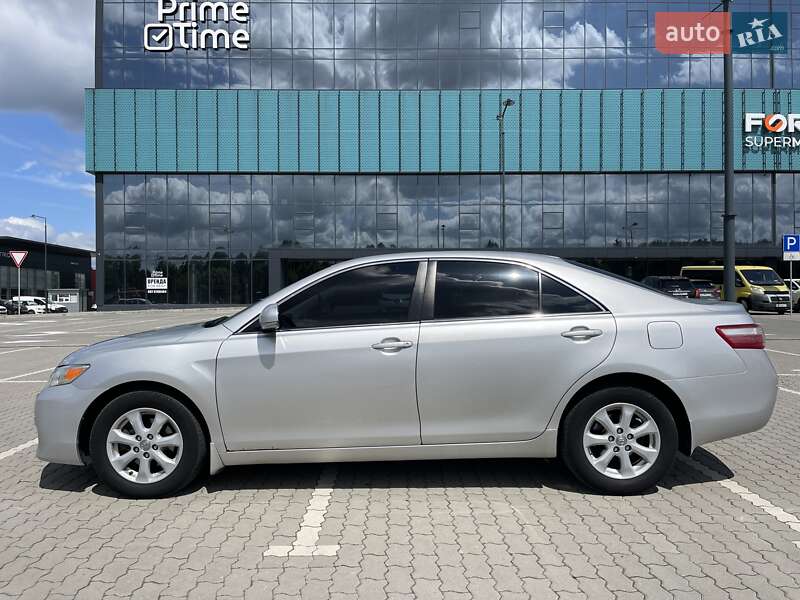 Седан Toyota Camry 2009 в Львові