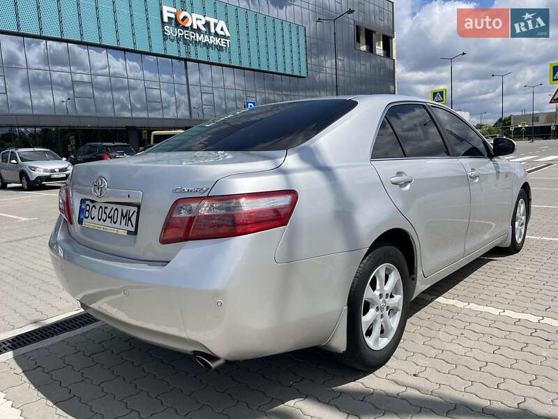 Седан Toyota Camry 2009 в Львові