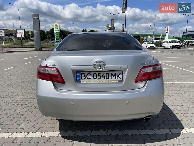 Седан Toyota Camry 2009 в Львові