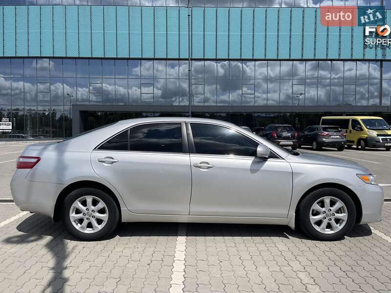 Седан Toyota Camry 2009 в Львові