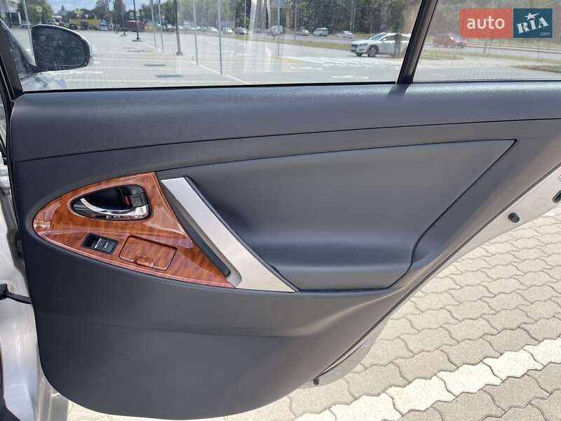 Седан Toyota Camry 2009 в Львові