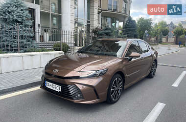 Седан Toyota Camry 2024 в Києві
