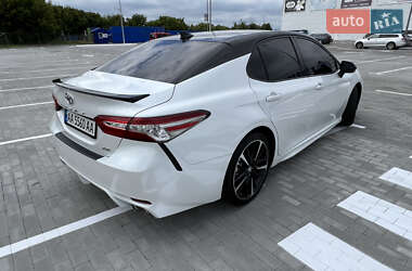 Седан Toyota Camry 2019 в Киеве