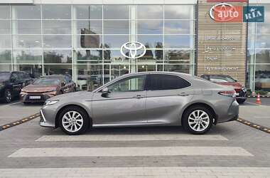 Седан Toyota Camry 2023 в 