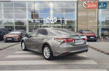 Седан Toyota Camry 2023 в 