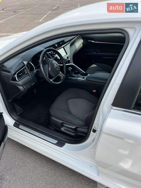 Седан Toyota Camry 2019 в Рівному