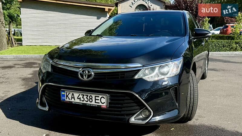 Седан Toyota Camry 2017 в Києві