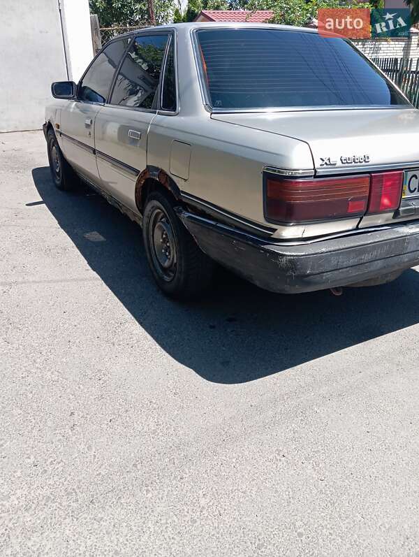 Седан Toyota Camry 1987 в Черновцах