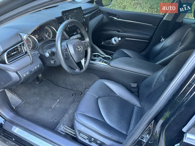 Седан Toyota Camry 2021 в Києві