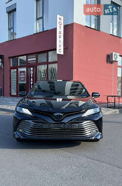Седан Toyota Camry 2019 в Києві