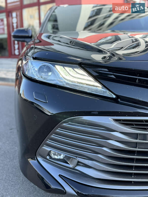 Седан Toyota Camry 2019 в Києві