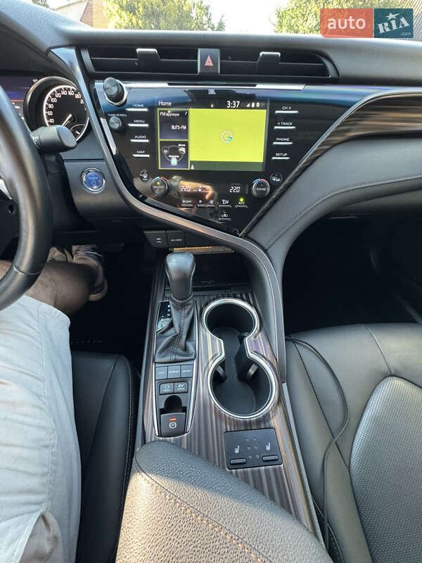 Седан Toyota Camry 2019 в Києві