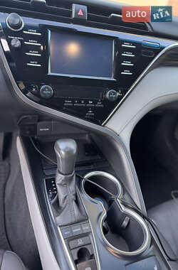 Седан Toyota Camry 2018 в 