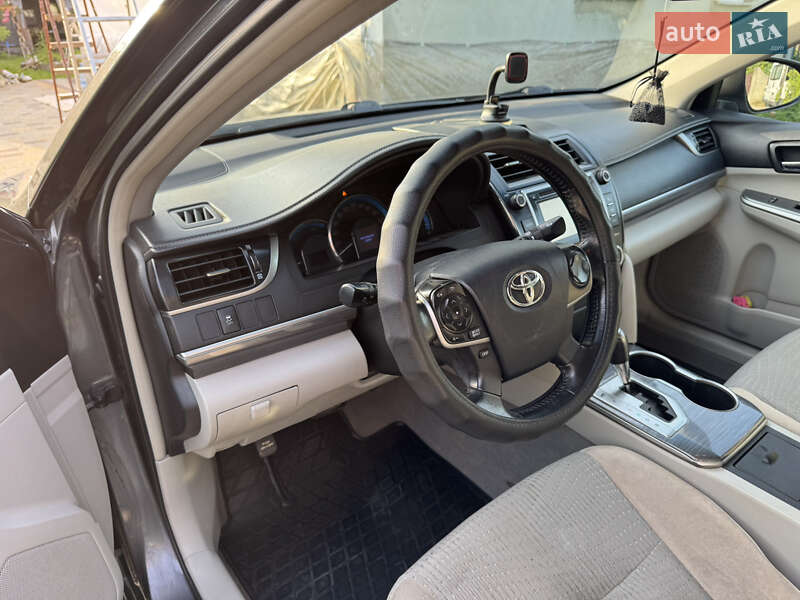 Седан Toyota Camry 2012 в Львові