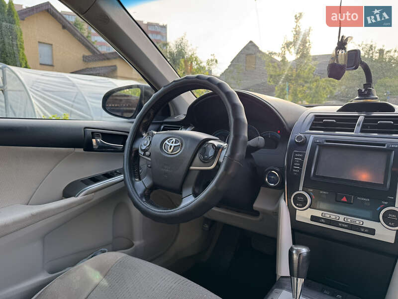 Седан Toyota Camry 2012 в Львові