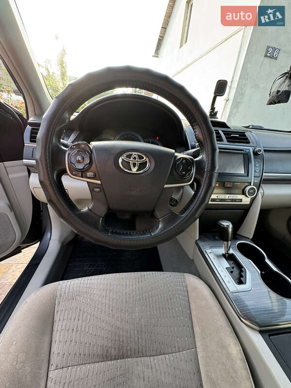 Седан Toyota Camry 2012 в Львові