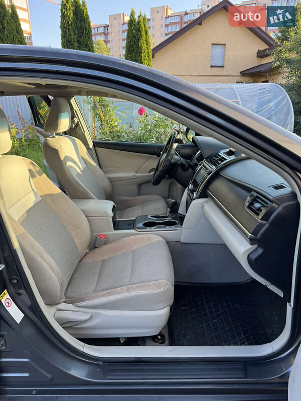 Седан Toyota Camry 2012 в Львові